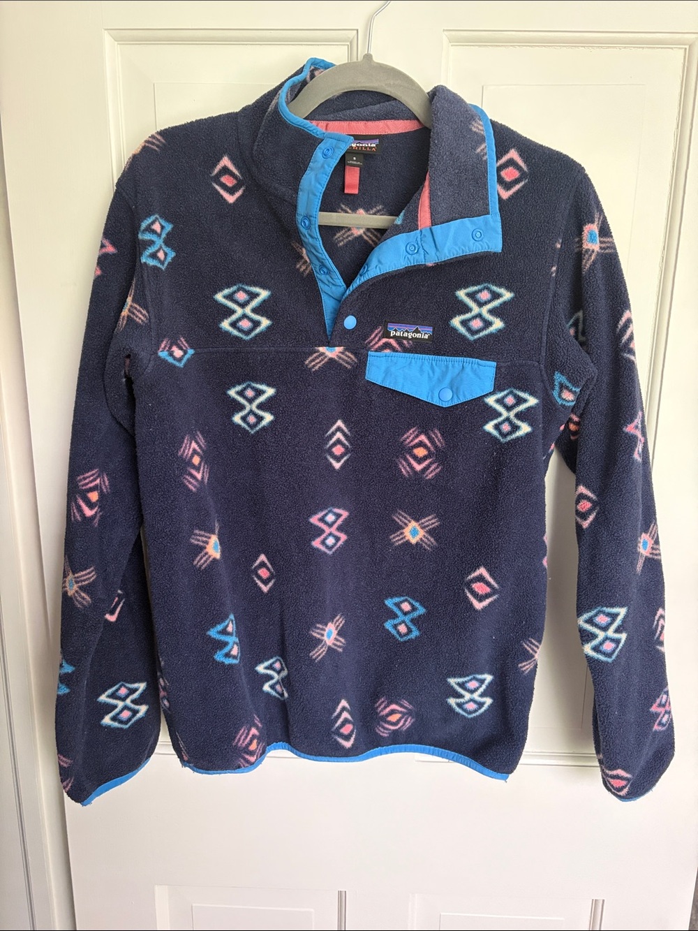Patagonia S Navy Fleece Snap-T Pullover with Pink & Light Blue Accents